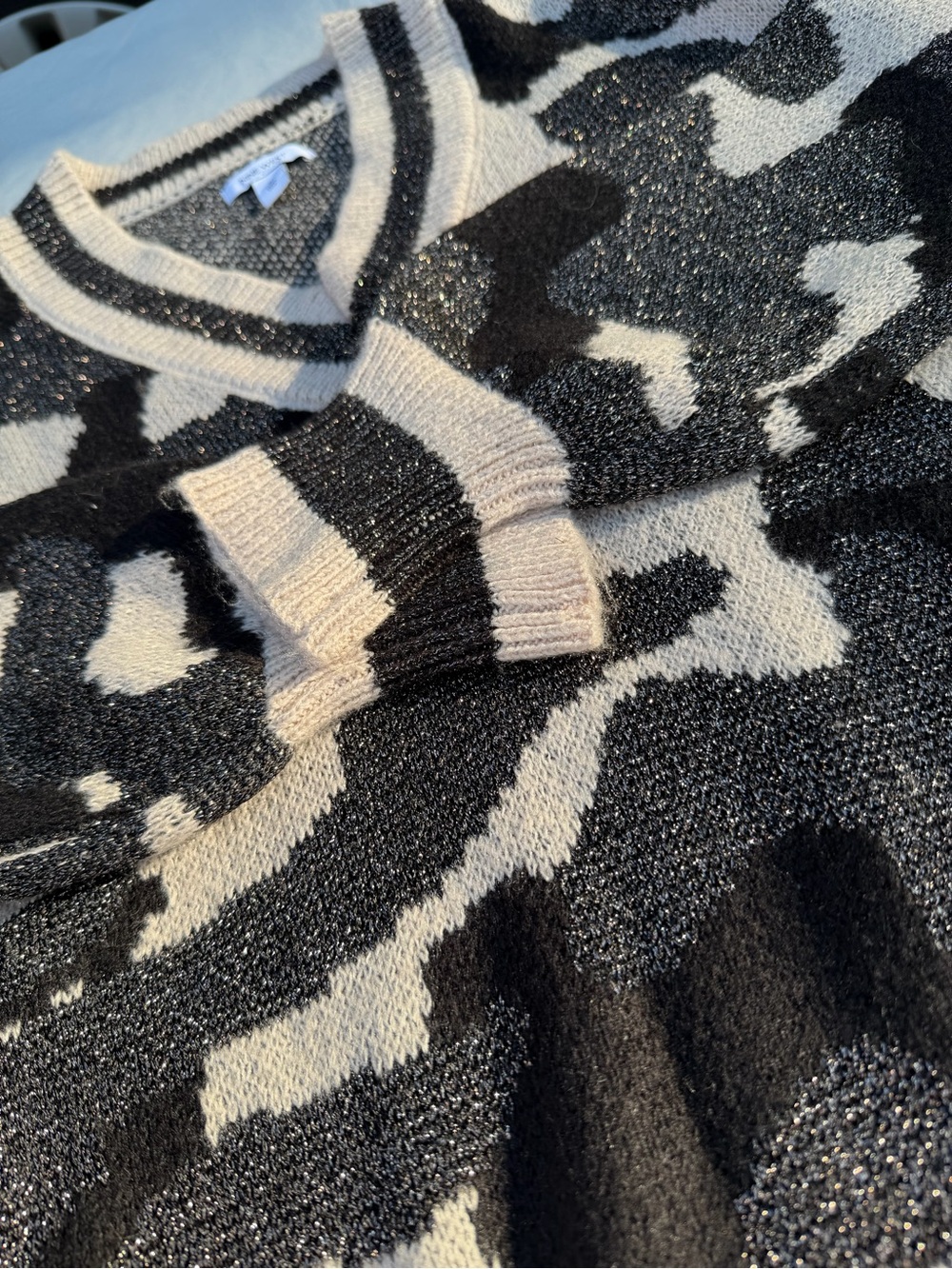 Nine West Black & Cream V-Neck Sweater - Abstract Knit - Picture 4 of 8